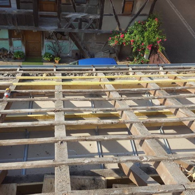Depose repose des tuiles pour y mettre un par-pluie Illkirch-Graffenstaden